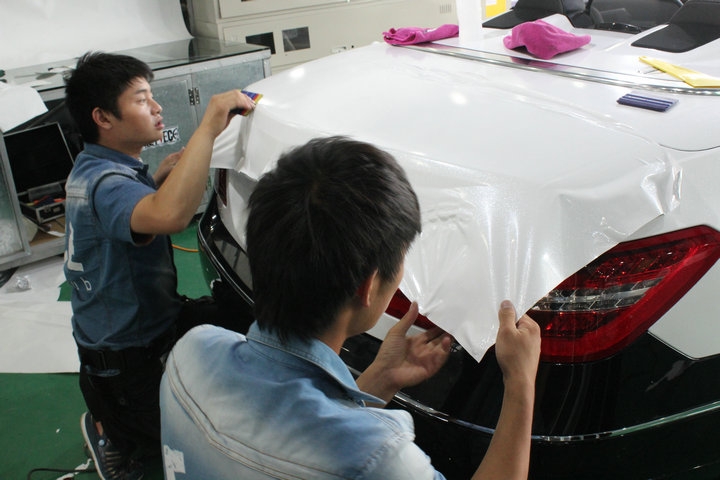 【車鎮(zhèn)改裝】奔馳E260車身貼膜