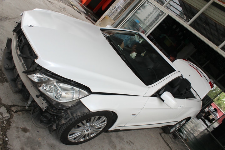 【車鎮(zhèn)改裝】奔馳E260車身貼膜