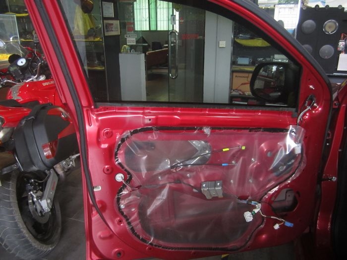 音樂根本停不下來  看三菱勁炫音響改裝