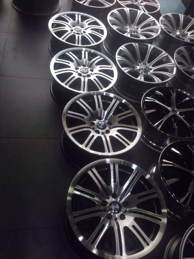 寶馬M3，鍛造、19寸前8J、ET47、后9·5J、ET27、5X120、