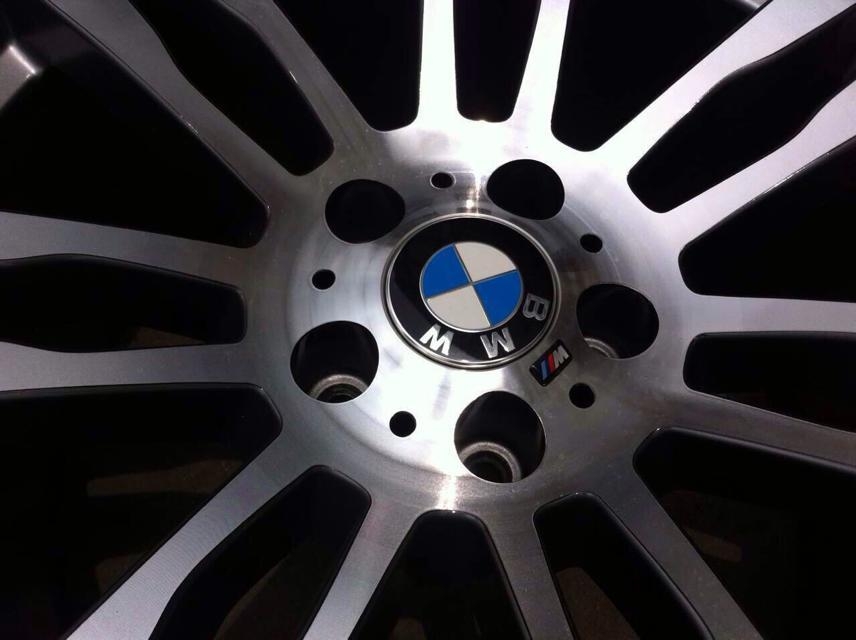 寶馬X5M：20 10J ET40 11J ET35、