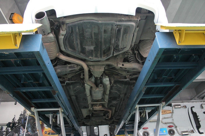 【車(chē)鎮(zhèn)改裝】奔馳C200改裝AMG前后包圍 輪轂 排氣
