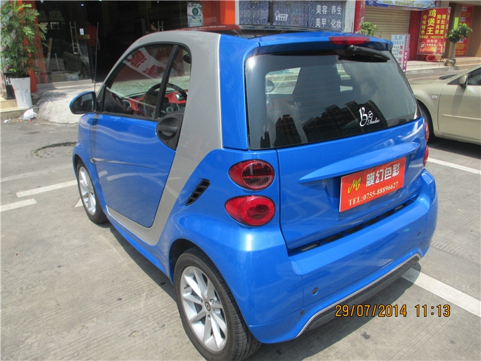 奔馳smart變身藍(lán)精靈