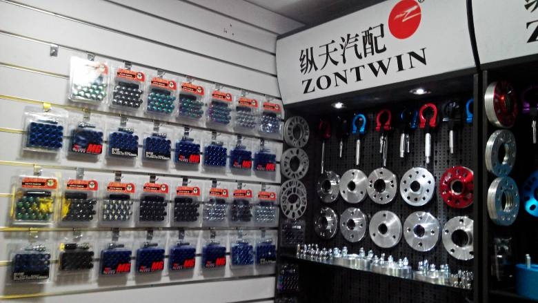 縱天汽配在盛大新開店鋪已經(jīng)開始正式營業(yè)歡迎各界新老朋友光臨指導(dǎo)工作