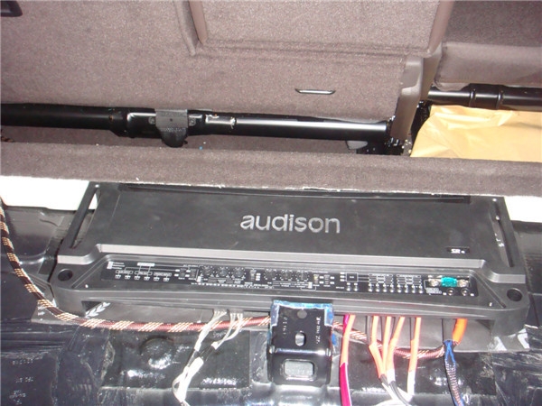 陜西西安上尚汽車音響-大眾途銳汽車改裝意大利歐迪臣音響