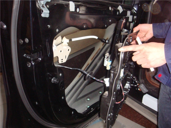 陜西西安上尚汽車音響-大眾途銳汽車改裝意大利歐迪臣音響