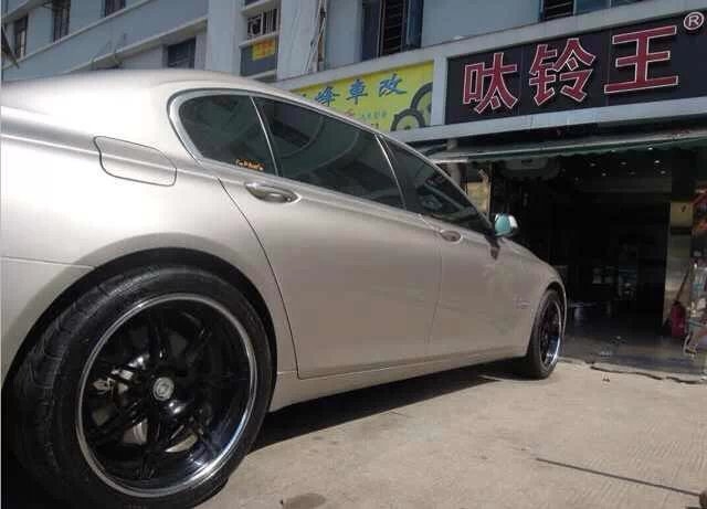 7系寶馬,裝20寸、HRE