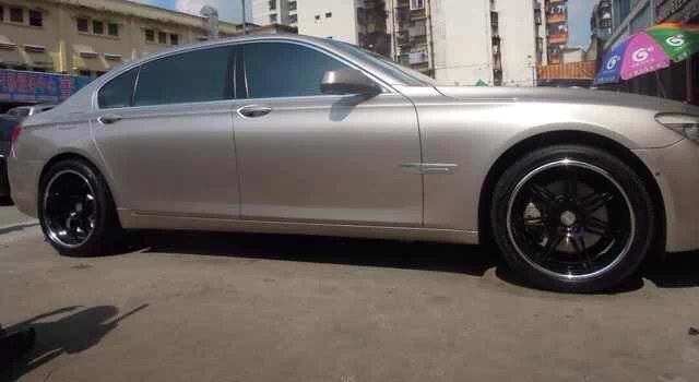 7系寶馬,裝20寸、HRE