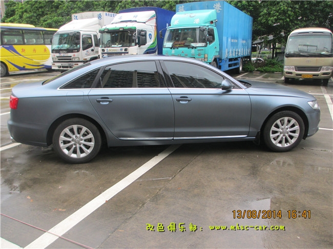奧迪A6L貼膜改色原車黑色改風(fēng)暴藍