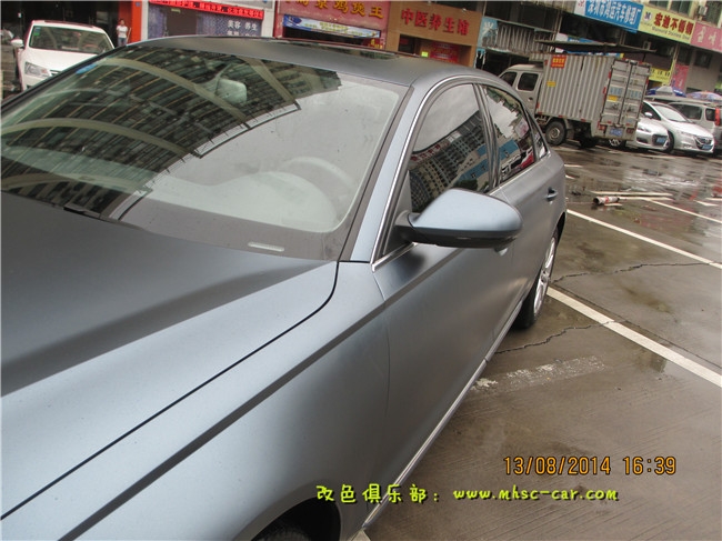 奧迪A6L貼膜改色原車黑色改風(fēng)暴藍