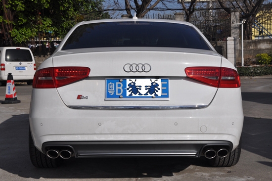 深圳奧迪改裝 奧迪A4l改裝S4排氣 中網(wǎng)