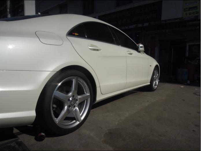 奔馳CLS，裝19寸、AMG