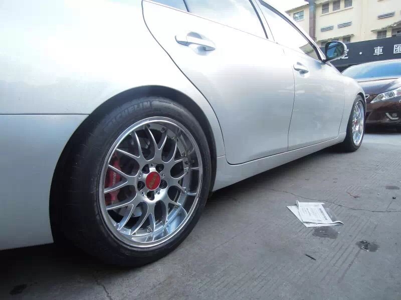 銳志，裝18寸、BBS