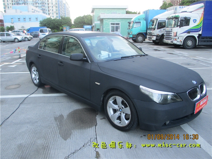 寶馬五系改色貼膜車身貼膜深圳膜幻色彩專業(yè)汽車改色貼膜出品