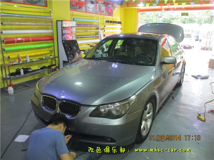 寶馬五系改色貼膜車身貼膜深圳膜幻色彩專業(yè)汽車改色貼膜出品