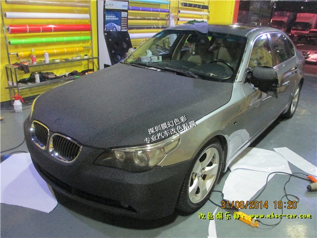 寶馬五系改色貼膜車身貼膜深圳膜幻色彩專業(yè)汽車改色貼膜出品