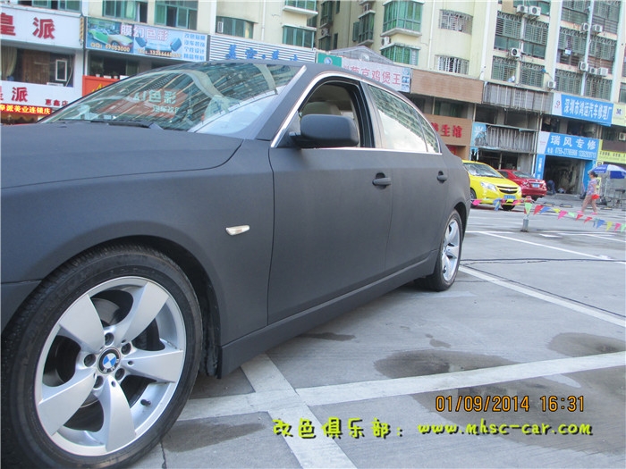 寶馬五系改色貼膜車身貼膜深圳膜幻色彩專業(yè)汽車改色貼膜出品