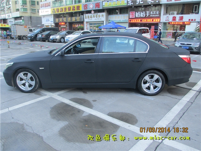 寶馬五系改色貼膜車身貼膜深圳膜幻色彩專業(yè)汽車改色貼膜出品