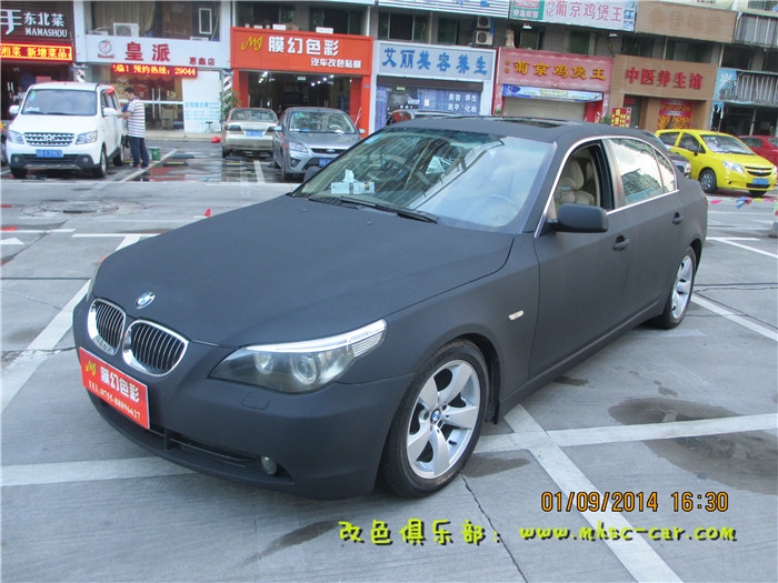 寶馬五系改色貼膜車身貼膜深圳膜幻色彩專業(yè)汽車改色貼膜出品