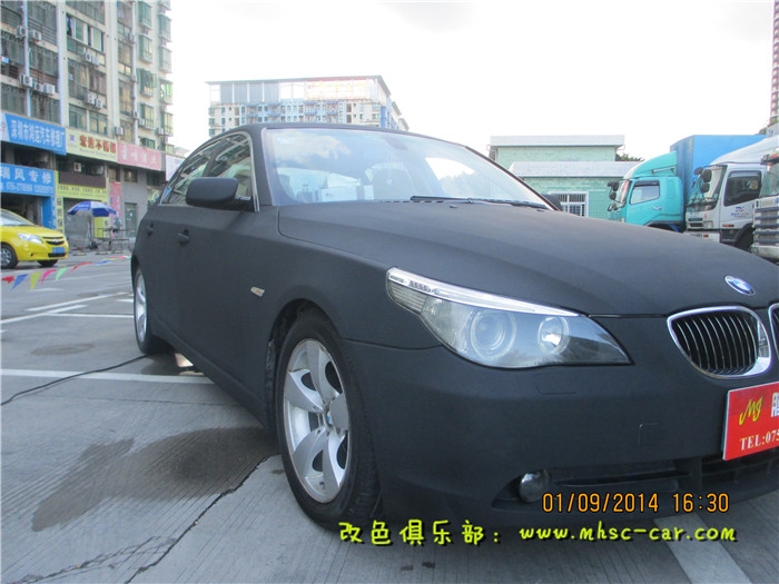 寶馬五系改色貼膜車身貼膜深圳膜幻色彩專業(yè)汽車改色貼膜出品