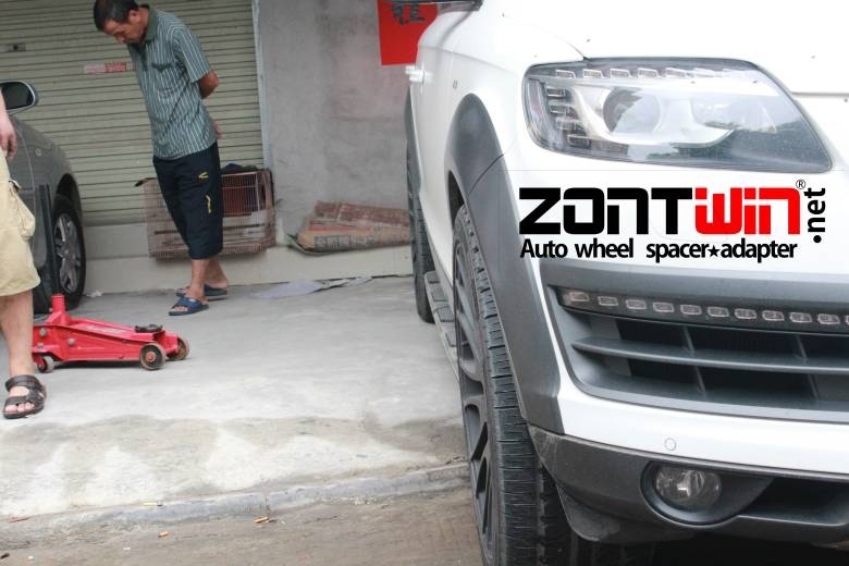 奧迪Q7改裝輪轂 加寬軸距15mm 安裝zontwin輪距加寬墊片，汽車法蘭盤