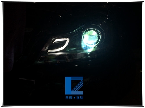 奔馳W204升級原廠高配大燈總成 改裝雙光透鏡 LED日行燈 轉(zhuǎn)向燈