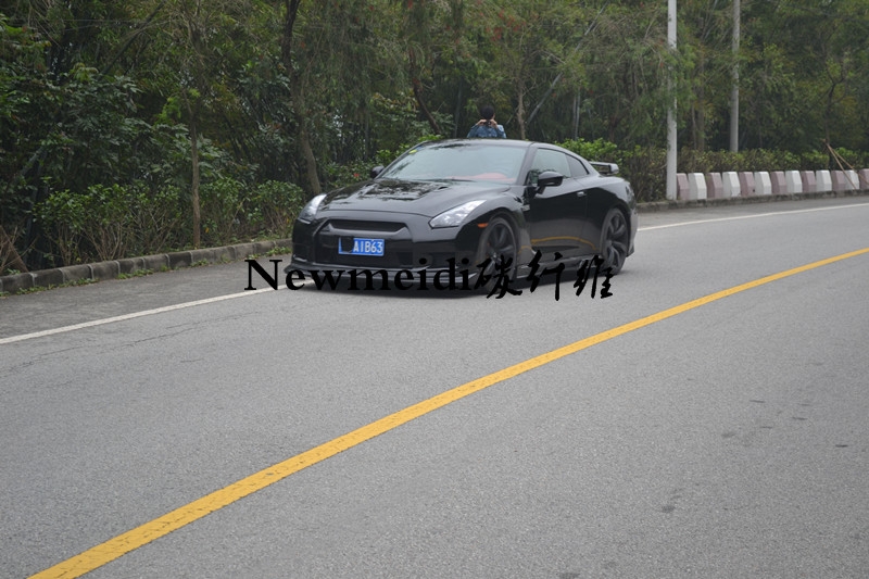 日產(chǎn)GT-R NISSAN GTR R35 VARIS款碳纖前唇 前擾流 碳纖前下巴