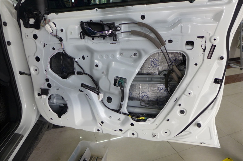 陜西西安上尚汽車音響改裝-尼桑奇駿音響改裝升級STP隔音