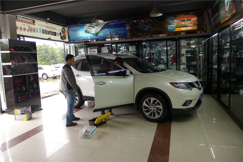 陜西西安上尚汽車音響改裝-尼桑奇駿音響改裝升級STP隔音