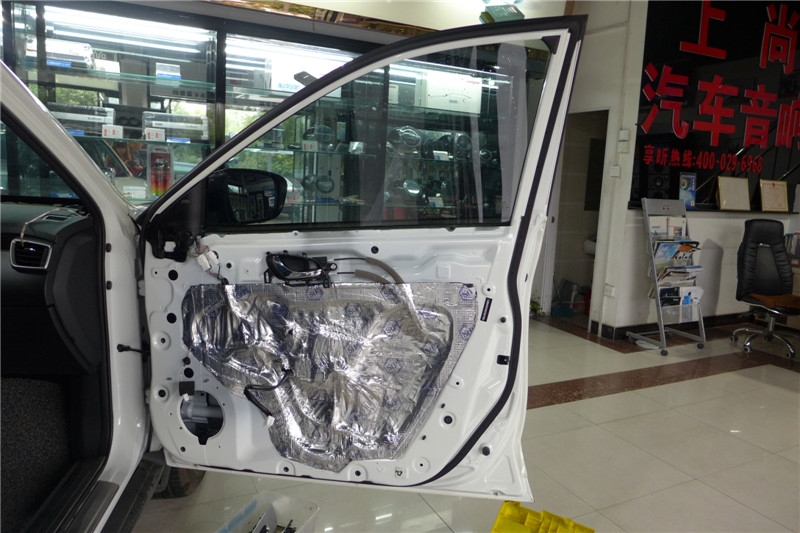 陜西西安上尚汽車音響改裝-尼桑奇駿音響改裝升級STP隔音