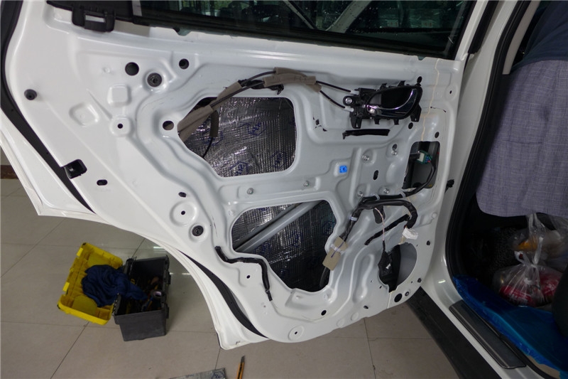 陜西西安上尚汽車音響改裝-尼桑奇駿音響改裝升級STP隔音