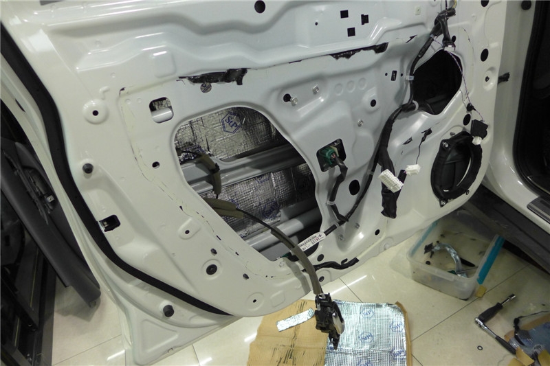 陜西西安上尚汽車音響改裝-尼桑奇駿音響改裝升級STP隔音