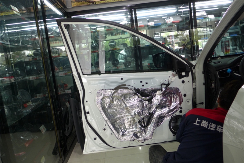 陜西西安上尚汽車音響改裝-尼桑奇駿音響改裝升級STP隔音