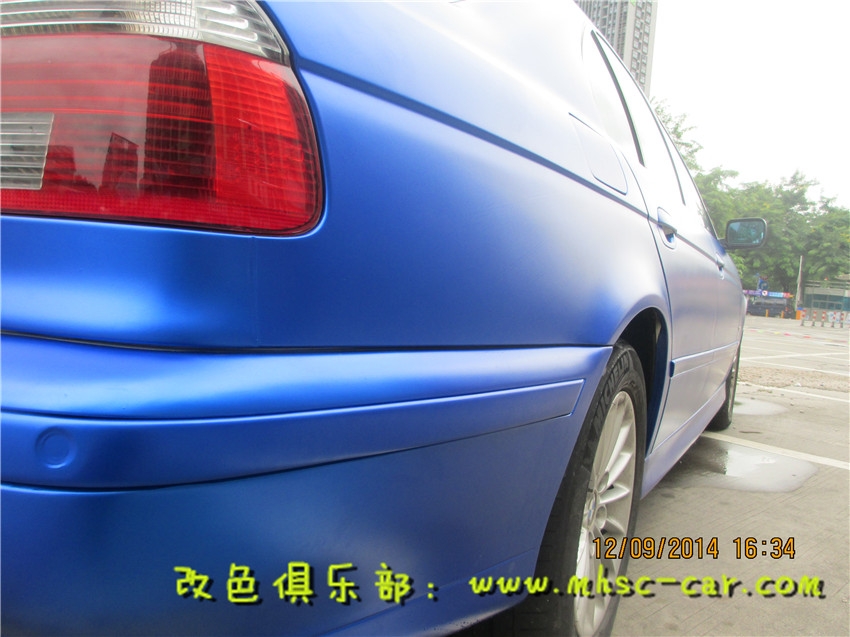 寶馬五系貼膜改顏色深圳汽車改色貼膜哪里好