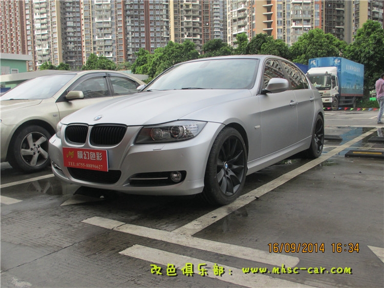 寶馬3系改色貼膜車(chē)衣裳9900亞光銀上身