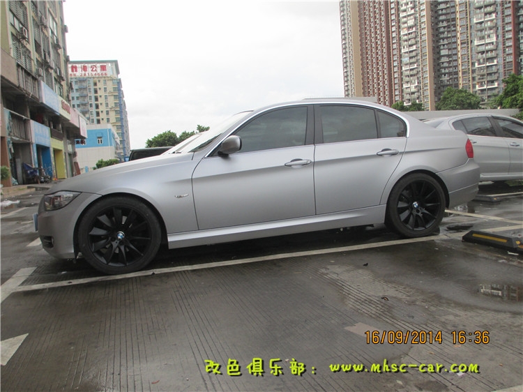 寶馬3系改色貼膜車(chē)衣裳9900亞光銀上身