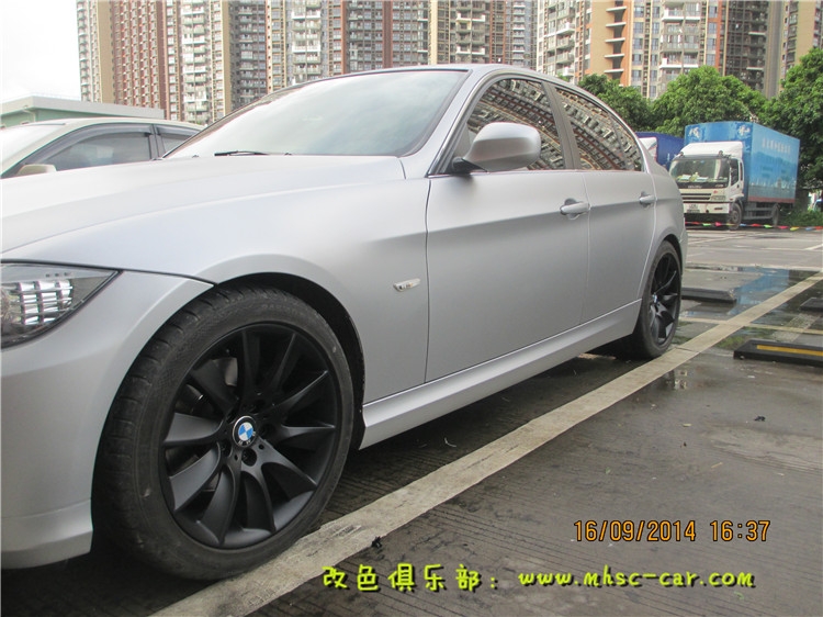 寶馬3系改色貼膜車(chē)衣裳9900亞光銀上身