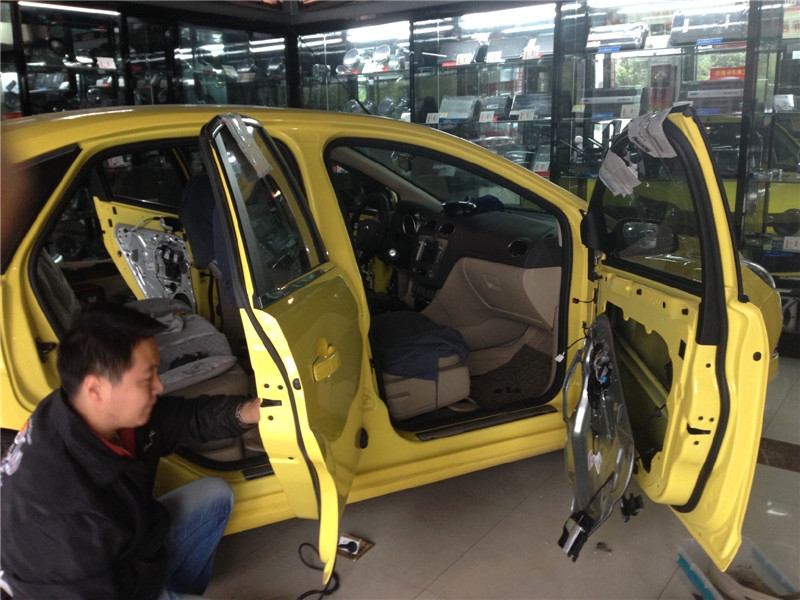 專業(yè)汽車音響改裝陜西西安上尚福特?？怂垢难b意大利赫茲音響