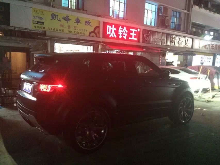 VELLANO 22寸 、裝路虎 極光。朋友們，盡情點(diǎn)贊吧