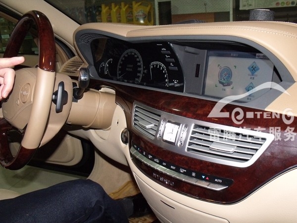 深圳奔馳S400原車屏升級導(dǎo)航加裝觸寫凱立德導(dǎo)航加倒車影像
