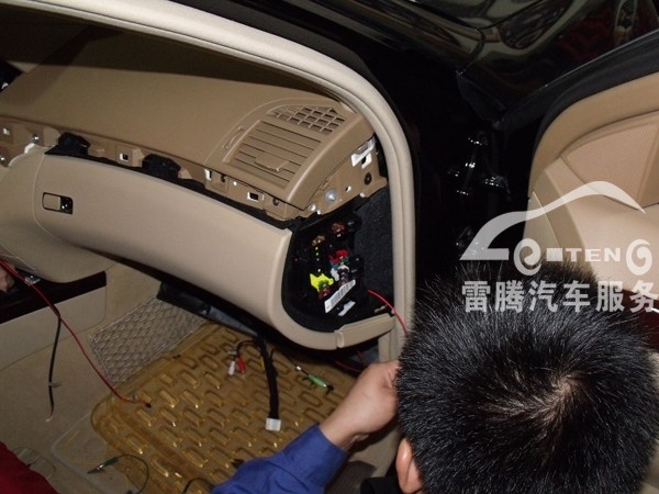 深圳奔馳S400原車屏升級導(dǎo)航加裝觸寫凱立德導(dǎo)航加倒車影像
