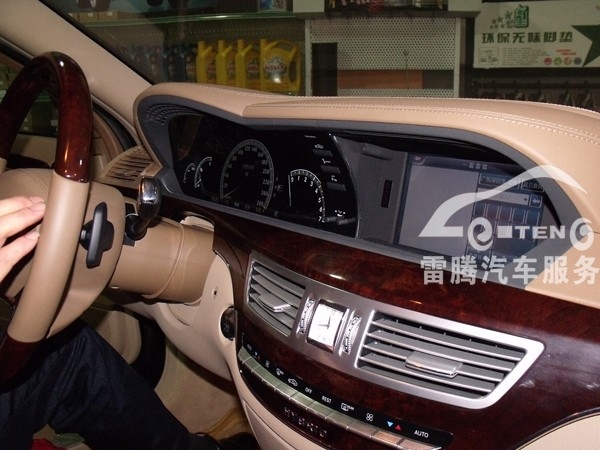 深圳奔馳S400原車屏升級導(dǎo)航加裝觸寫凱立德導(dǎo)航加倒車影像