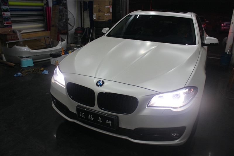 長(zhǎng)沙實(shí)體汽車(chē)改裝店 BMW525-雅龍?zhí)沾砂?長(zhǎng)沙寶馬陶瓷白改色膜