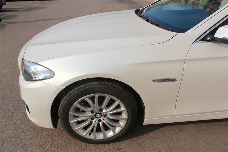 長(zhǎng)沙實(shí)體汽車(chē)改裝店 BMW525-雅龍?zhí)沾砂?長(zhǎng)沙寶馬陶瓷白改色膜