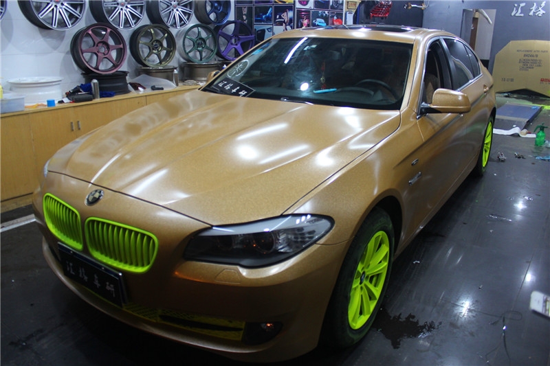 長沙汽車改色貼膜實(shí)體店 BMW525全車土豪金