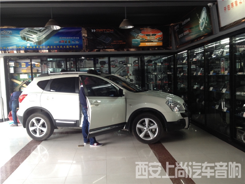 陜西西安上尚汽車音響-尼桑逍客升級(jí)意大利赫茲音響