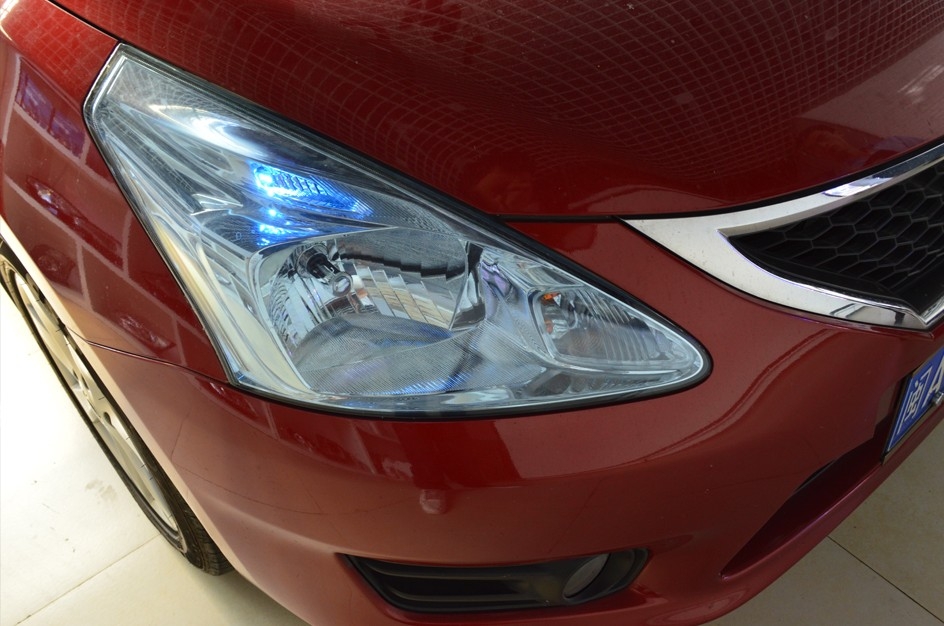 福建福州改燈，車燈升級透視鏡天使眼改裝，日產(chǎn)騏達(dá)大燈升級