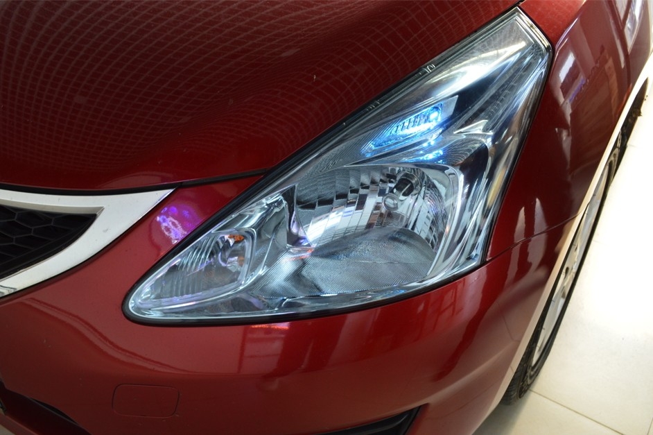 福建福州改燈，車燈升級透視鏡天使眼改裝，日產(chǎn)騏達(dá)大燈升級