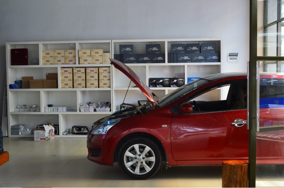 福建福州改燈，車燈升級透視鏡天使眼改裝，日產(chǎn)騏達(dá)大燈升級