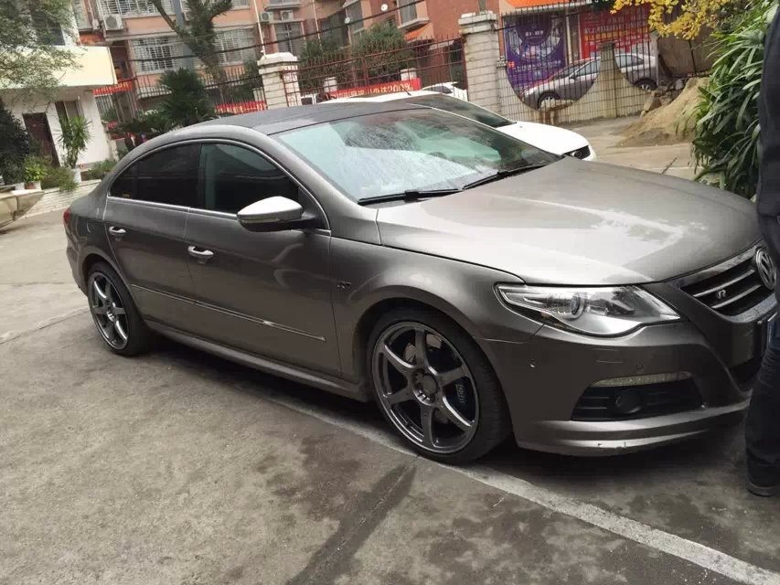 感謝車主發(fā)來裝車圖:CC、裝RAYS G2,19寸。